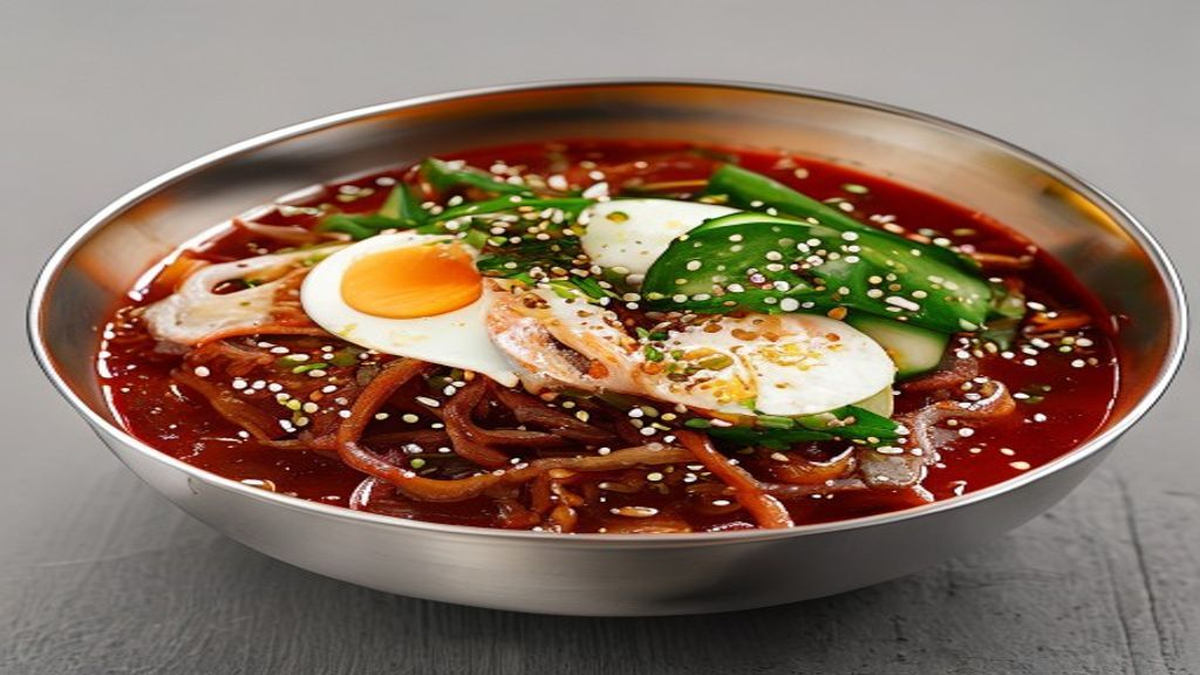 The Refreshing World of Naengmyeon: Cold Noodles - The Hamhung Style: A Spicy Kick